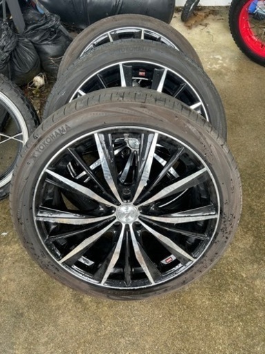 車のパーツ タイヤ、ホイール