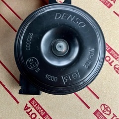 ヤリスクロス　純正ホーンの画像