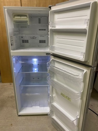 配送無料！超美品　シャープ　ノンフロン冷凍冷蔵庫　2015年　225L 家電 キッチン家電