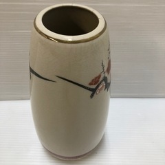 花瓶　陶器　インテリア小物　ディスプレイ　美術品　工芸品の画像