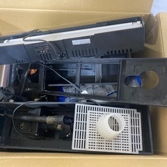 水槽 2セット　その他付属品付き
の画像