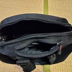 黒スポーツボストンバッグの画像
