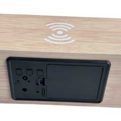 ワイヤレス充電機能付きデジタル時計の画像