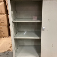 オフィス家具　3段スチール棚の画像