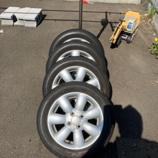 車のパーツ タイヤ、ホイール