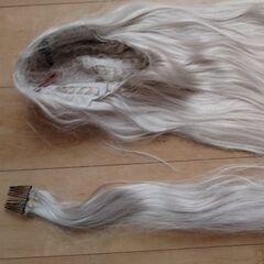 シルバーかつら＋つけ毛　コスプレグッズの画像