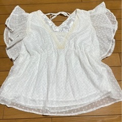 これからの季節にぴったり！サラッと可愛い女性用の服です