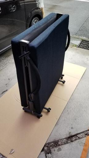 折り畳み式のベッド