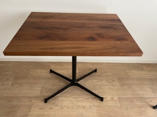 美品　グリニッチ　カフェテーブル　ウォールナット無垢材