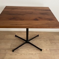 美品　グリニッチ　カフェテーブル　ウォールナット無垢材