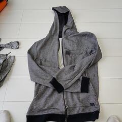 アルマーニ　ニットとパーカー　メンズの画像