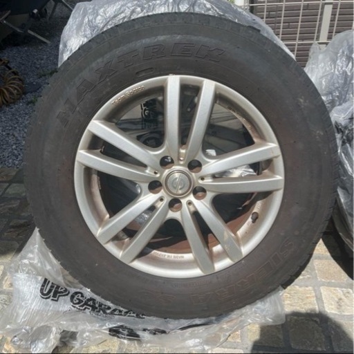 車のパーツ タイヤ、ホイール