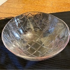 🌺美品❣️ 透き通ったピンク色の花のガラス皿の画像