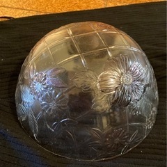 🌺美品❣️ 透き通ったピンク色の花のガラス皿の画像