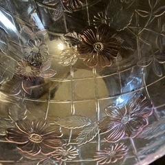 🌺美品❣️ 透き通ったピンク色の花のガラス皿の画像