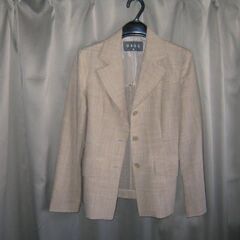 美品　ベージュ系のジャケット　３