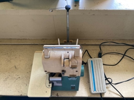 ロックミシン　JUKI MO-102S　通電確認済
