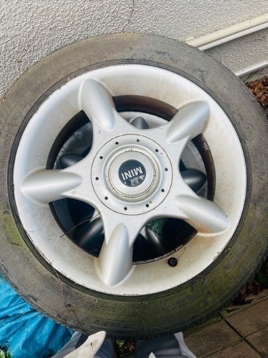 車のパーツ タイヤ、ホイール