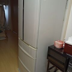 ５５０Ｌ冷蔵庫、４２インチテレビ、鏡が無料です。