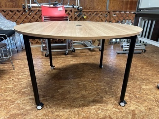 円形　丸テーブル　幅120 高さ72cm