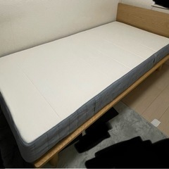 無印良品　シングルベッド　ヘッドボードつき　(IKEAマットレスも）の画像