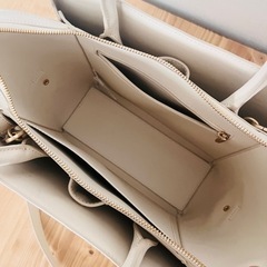 Charles and Keith ベージュショルダーバッグの画像