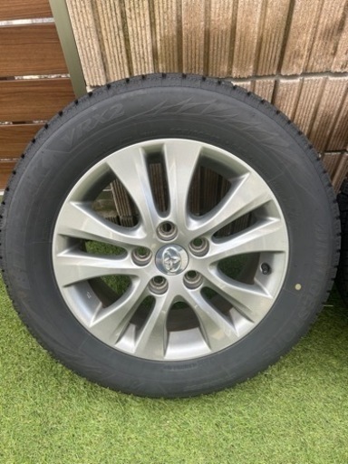 車のパーツ タイヤ、ホイール