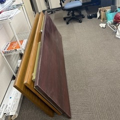 会議用テーブルの画像