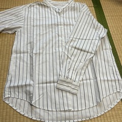 GU 白シャツ