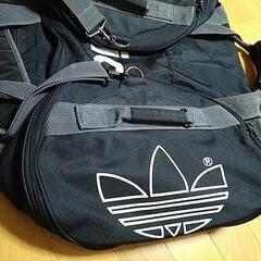 adidas　大きめドラムバッグの画像