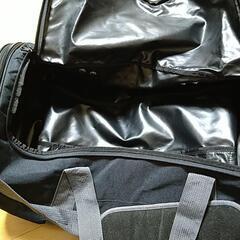 adidas　大きめドラムバッグの画像