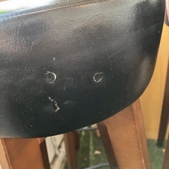 黒革張りハイチェア4脚セットの画像