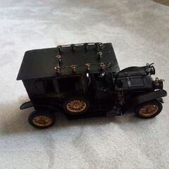 車の置物の画像
