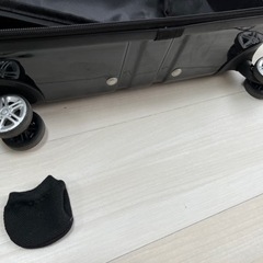 (お取引相手決定)スーツケース キャリーケース キャリーバック 鍵2つとキャスターカバー4つ付きの画像