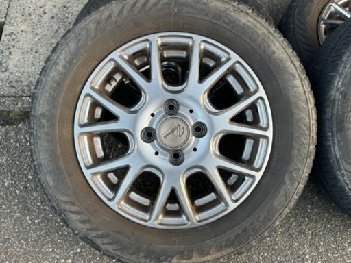 車のパーツ タイヤ、ホイール