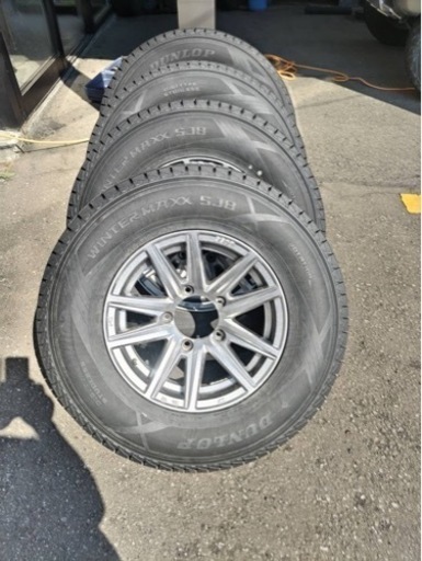 車のパーツ タイヤ、ホイール