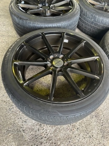 車のパーツ タイヤ、ホイール
