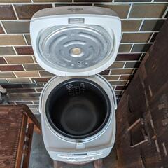 MITSUBISHI 小さめの炊飯器の画像