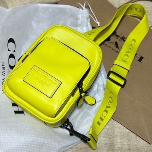 コーチ ボディバッグ イエロー ワイドショルダー レザー