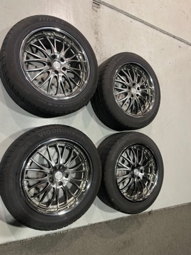 車のパーツ タイヤ、ホイール