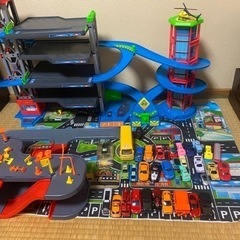 トミカ10台付き！ジャンボパーキングセット