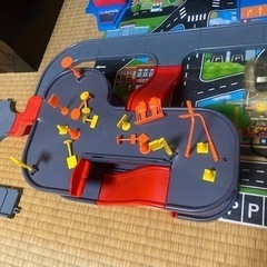 トミカ10台付き！ジャンボパーキングセットの画像