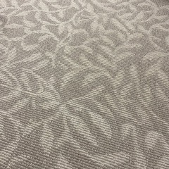 ベージュ葉っぱみたいな柄の画像
