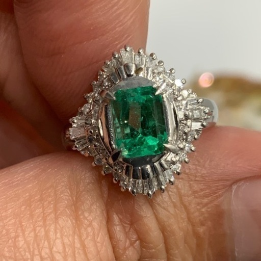 pt900 プラチナ900 エメラルドリング　ダイヤモンドリング　5.9g 1.01ct 0.4ct