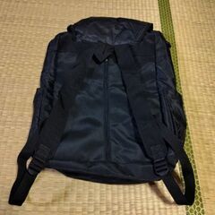 黒リュックの画像