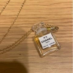 新品　シャネル　ミニチュア香水　ネックレス付き　香水瓶　No5 オードパルファム　1.5mlの画像
