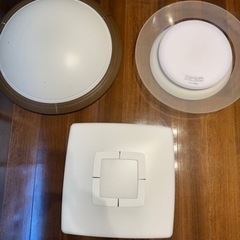 蛍光灯3つ&カラーコーン