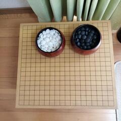囲碁の碁盤と碁石です。

碁石は那智黒です。の画像