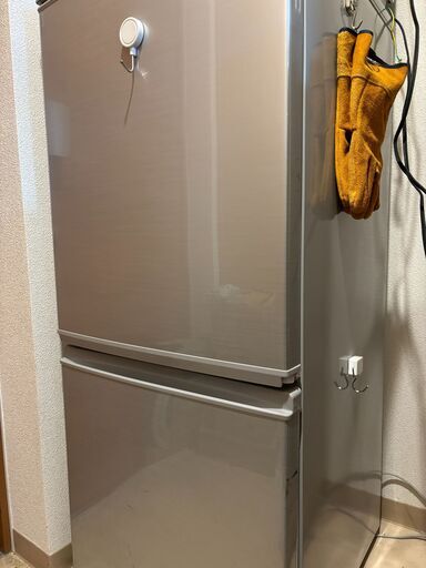 急な引っ越しのため冷蔵庫出品します。