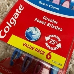 コルゲートの歯ブラシ4本と歯間ブラシの画像